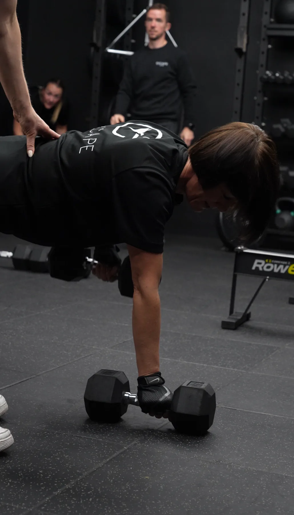 A coach counting a member through a set of rows